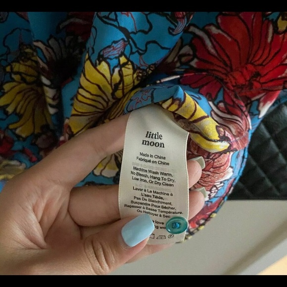 Aritzia Little Moon Yarrow Blouse (M) - Picture 7 of 7